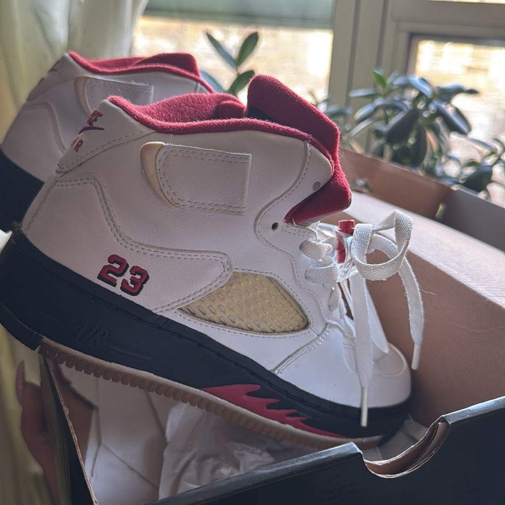 AJ5 Fusion - white/ted /black EUC